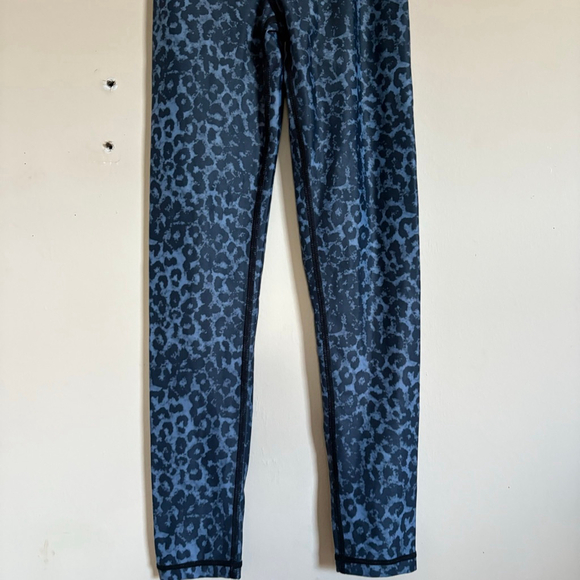 Zyia Active Stone Leopard
Scrunchy Light N Luxe Leggings 2 - Picture 3 of 11